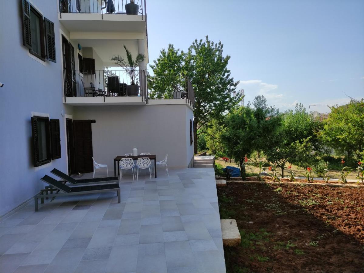 Apartvilla Castropola Екстериор снимка
